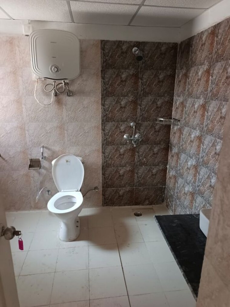 Bathroom, vasundhara sector 5 2 Bedroom 900 Sq.Ft. Builder Floor In Vasundhara Sector 5 Ghaziabad 10574030