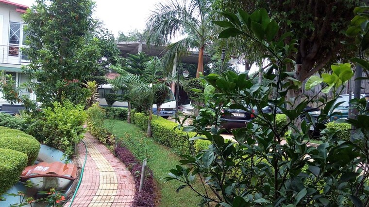 Garden, chattarpur 6+ Bedroom 1850 Sq.Yd. Villa In Chattarpur Delhi 10574072