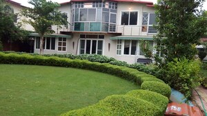 6+ BHK Villa – Exterior View View at Chattarpur - for Sale