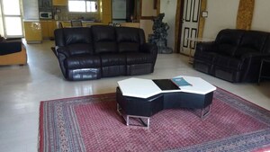 Team Area in 6+ BHK Villa at Chattarpur – for Sale