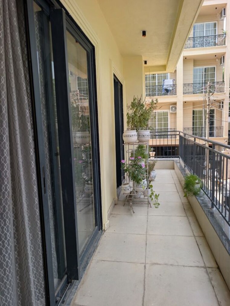 Balcony, sector 55 2 Bedroom 1150 Sq.Ft. Builder Floor In Sector 55 Gurgaon 10574091