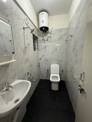 Bathroom in 1 BHK Apartment at Defence Colony – for Rent