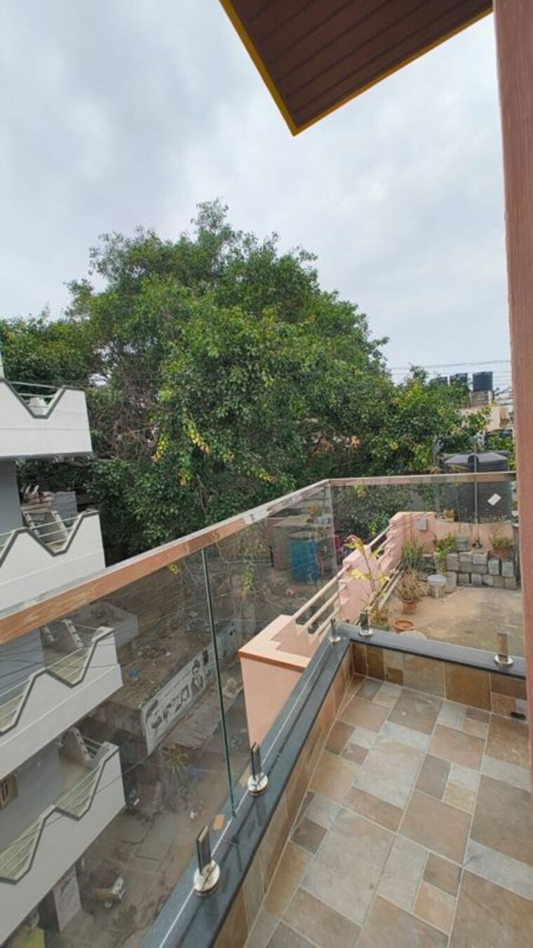 Balcony, defence colony 2 Bedroom 1000 Sq.Ft. Apartment In Defence Colony Bangalore 10574115