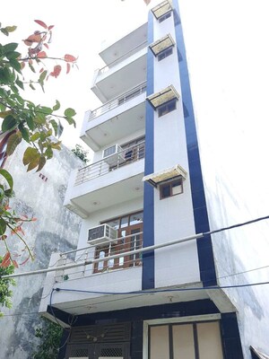 2 BHK Builder Floor For Rent in Rohini