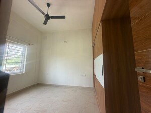Room in 2 BHK Apartment at Belathur – for Rent