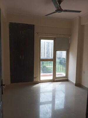 Room in 2 BHK Apartment at Gardenia Golf City, Sector 75 – for Rent
