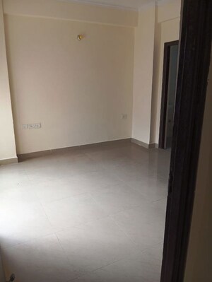 Room in 2 BHK Apartment at Gardenia Golf City, Sector 75 – for Rent