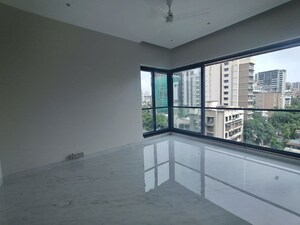 Room in 2 BHK Apartment at Nugget Apartment, Khar West – for Rent