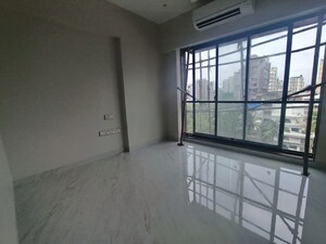 Room in 2 BHK Apartment at Nugget Apartment, Khar West – for Rent
