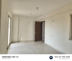 Room in 2.5 BHK Apartment at Amrapali Verona Heights, Tech Zone 4 Greater Noida – for Sale