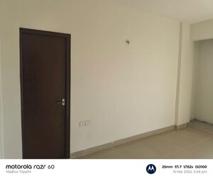 Room in 2.5 BHK Apartment at Amrapali Verona Heights, Tech Zone 4 Greater Noida – for Sale
