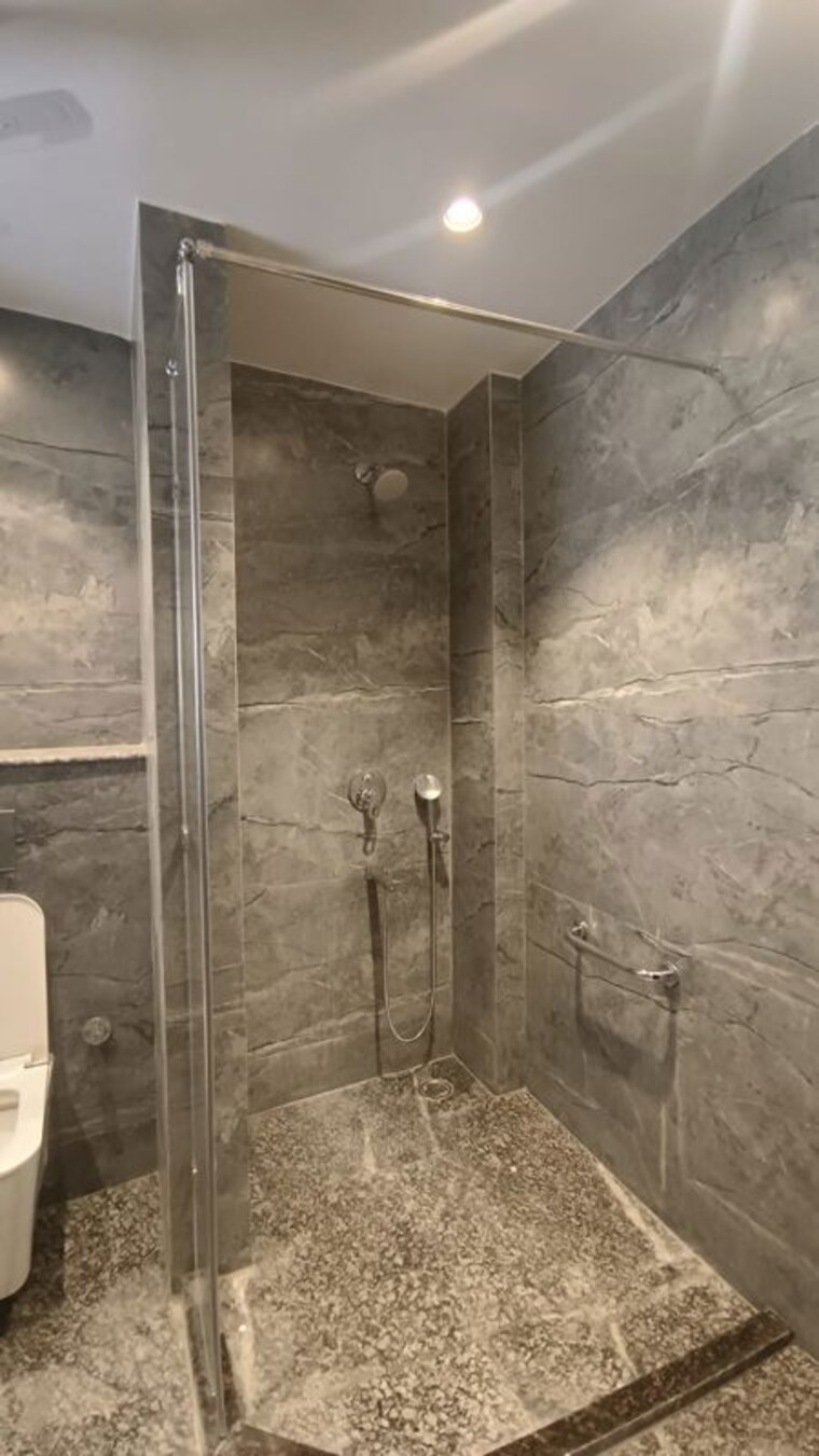 Bathroom, shanti kunj 3 Bedroom 250 Sq.Yd. Builder Floor In Shanti Kunj Delhi 10571348
