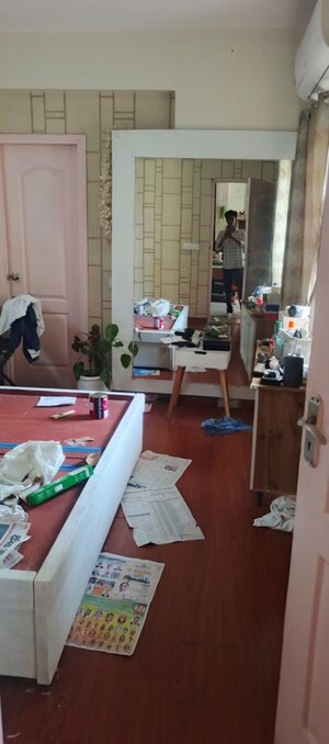 Team Area in 2.5 BHK Apartment at Mahagun Moderne, Sector 78 – for Rent