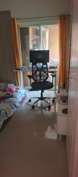 Team Area in 2.5 BHK Apartment at Mahagun Moderne, Sector 78 – for Rent