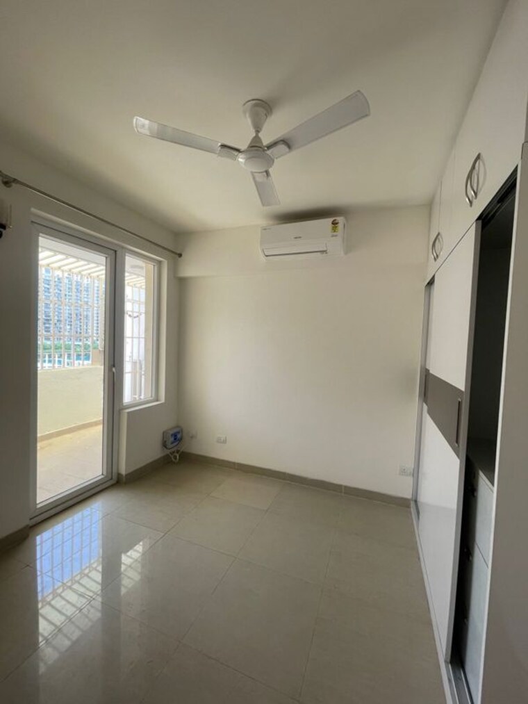 Room, emaar-emerald-floors-premier 3 Bedroom 1600 Sq.Ft. Apartment In Sector 65 Gurgaon 10574286