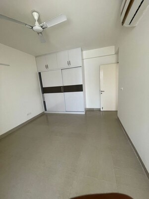 Room in 3 BHK Apartment at Emaar Emerald Floors Premier, Sector 65 – for Rent