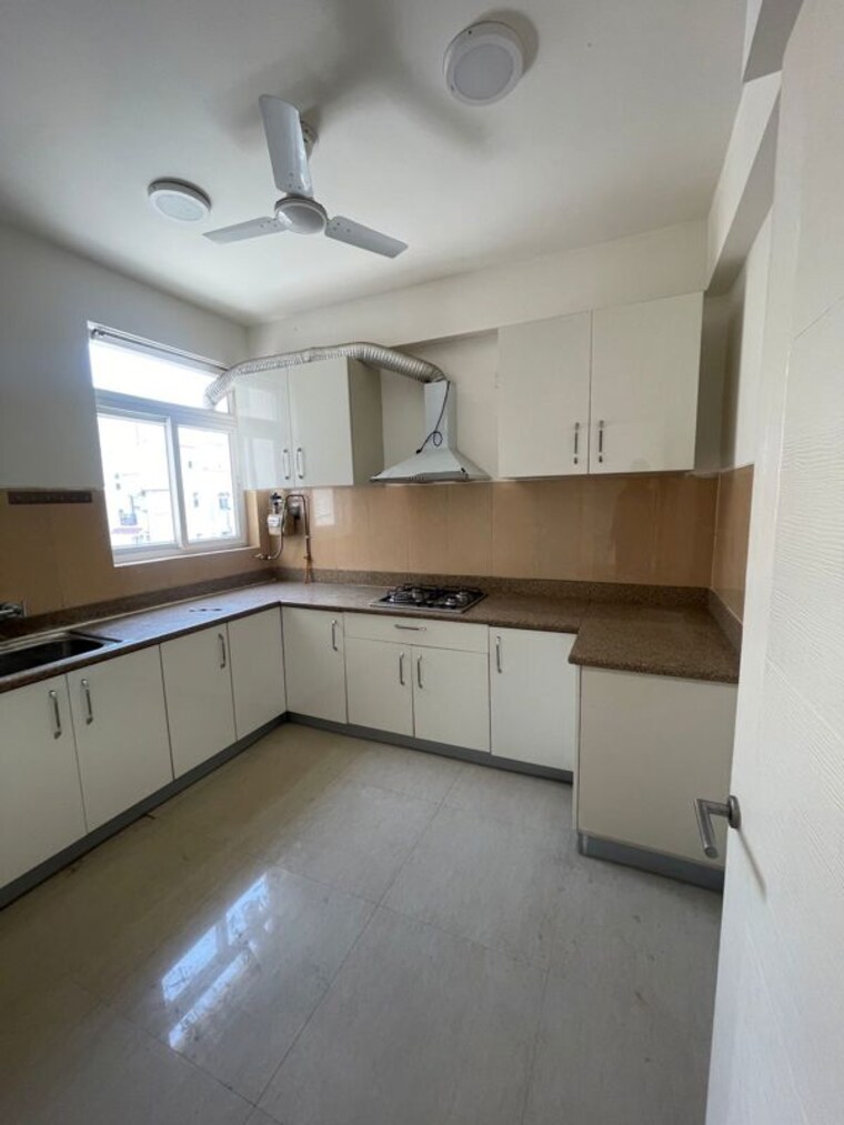 Kitchen, emaar-emerald-floors-premier 3 Bedroom 1600 Sq.Ft. Apartment In Sector 65 Gurgaon 10574286