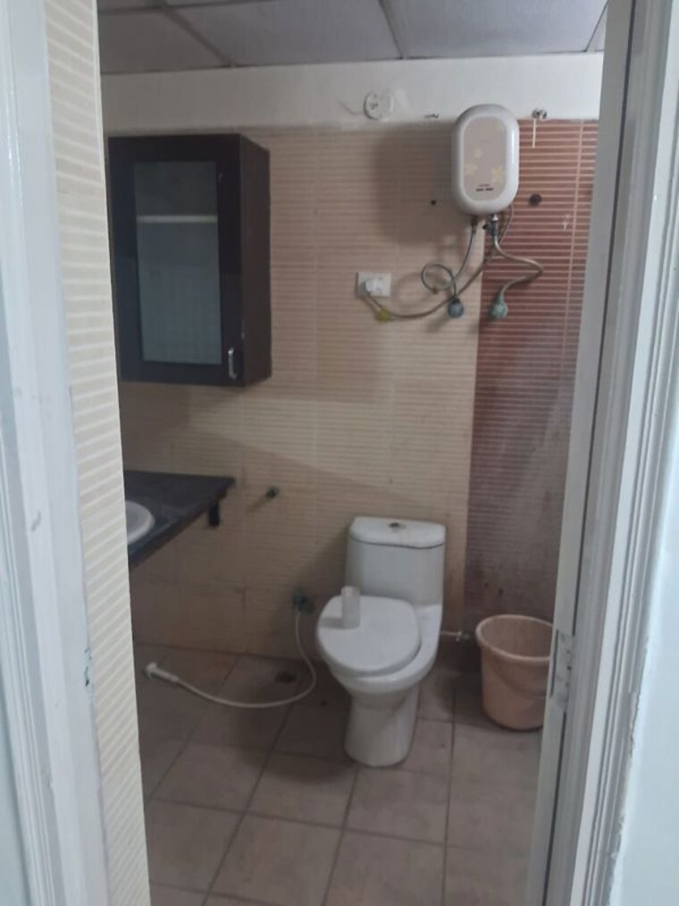 Bathroom, svp-gulmohur-greens 3 Bedroom 1900 Sq.Ft. Apartment In Mohan Nagar Ghaziabad 10574291