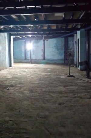  Warehouse For Rent in Dahisar East