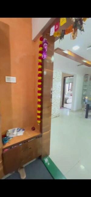 Furnished Amenities in 4 BHK Apartment at Lulla Nagar – for Sale
