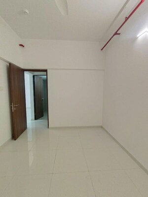 Room in 2 BHK Apartment at Runwal The Central Park, Chinchwad – for Rent