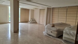 Room in 5 BHK Builder Floor at Jangpura A – for Rent