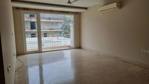 Room in 5 BHK Builder Floor at Jangpura A – for Rent