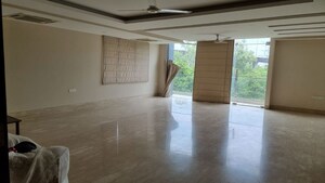Room in 5 BHK Builder Floor at Jangpura A – for Rent