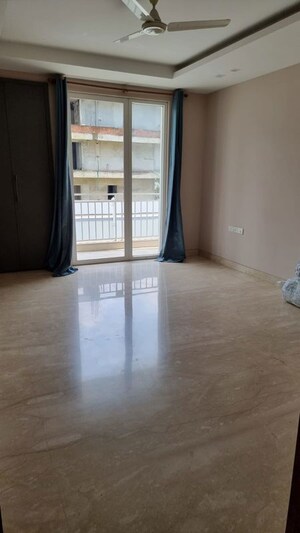 Room in 5 BHK Builder Floor at Jangpura A – for Rent