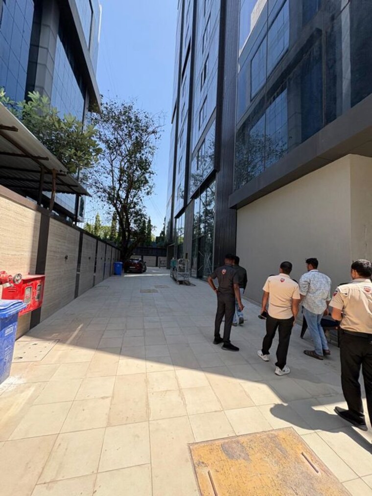  Parking, goregaon east Commercial Office Space 3700 Sq.Ft. In Goregaon East Mumbai 10574331