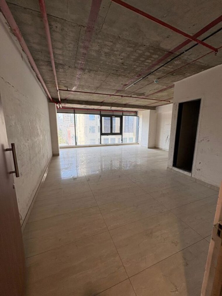Room, goregaon east Commercial Office Space 3700 Sq.Ft. In Goregaon East Mumbai 10574331