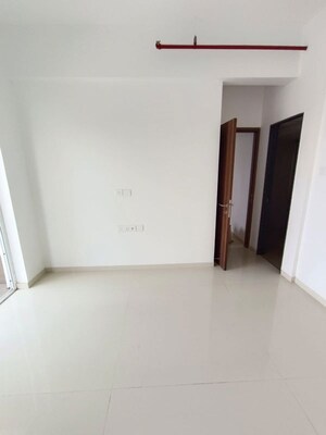 Room in 3 BHK Apartment at Runwal The Central Park, Chinchwad – for Rent