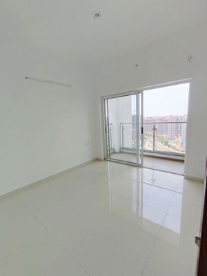 Room in 3 BHK Apartment at Runwal The Central Park, Chinchwad – for Rent