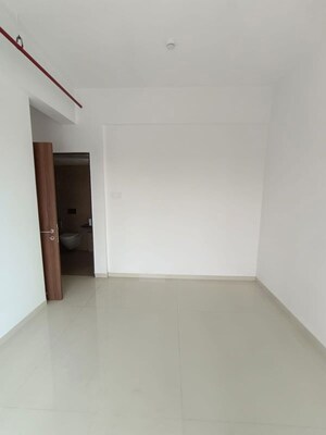 Room in 3 BHK Apartment at Runwal The Central Park, Chinchwad – for Rent