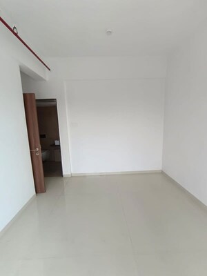 Room in 3 BHK Apartment at Runwal The Central Park, Chinchwad – for Rent