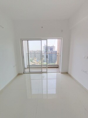 Room in 3 BHK Apartment at Runwal The Central Park, Chinchwad – for Rent