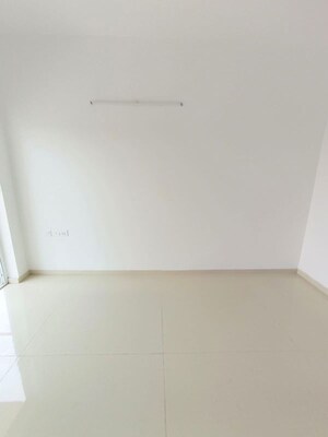 Room in 3 BHK Apartment at Runwal The Central Park, Chinchwad – for Rent