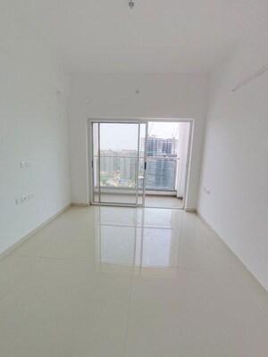 Room in 3 BHK Apartment at Runwal The Central Park, Chinchwad – for Rent