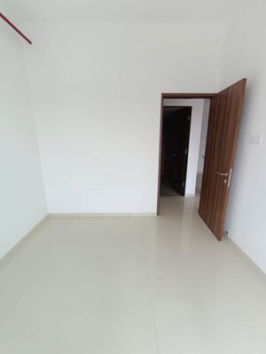 Room in 3 BHK Apartment at Runwal The Central Park, Chinchwad – for Rent