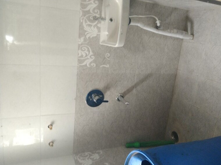Bathroom, niljyoti society 1 Bedroom 700 Sq.Ft. Apartment In Niljyoti Society Pune 10574329