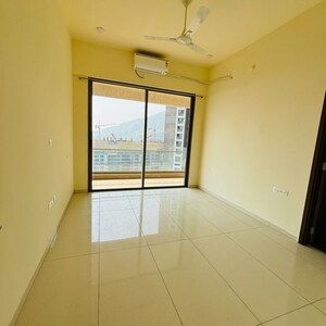 Room in 2.5 BHK Apartment at Prestige Siesta, Mulund West – for Rent