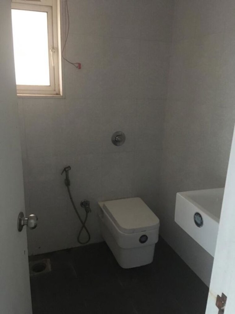 Bathroom, satyam-synergy-business-park Commercial Office Space 2150 Sq.Ft. In Goregaon East Mumbai 10574345