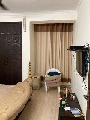 Living Room in 2 BHK Builder Floor at DLF Silver Oaks, Sector 26 – for Rent