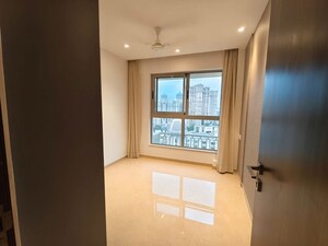 Furnished Amenities in 3 BHK Apartment at Hiranandani Highland, Powai – for Rent