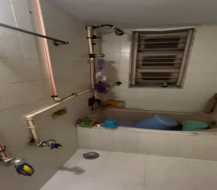 Bathroom, dadar east 2 Bedroom 800 Sq.Ft. Apartment In Dadar East Mumbai 10574443