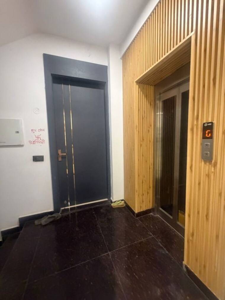 Room, sector 15 2 Bedroom 1325 Sq.Ft. Builder Floor In Sector 15 Gurgaon 10574445