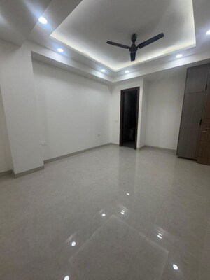 Room in 2 BHK Builder Floor at Sector 15 – for Rent