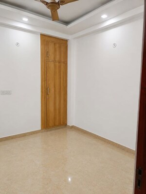 Room in 3 BHK Builder Floor at Vasundhara Sector 1 – for Rent