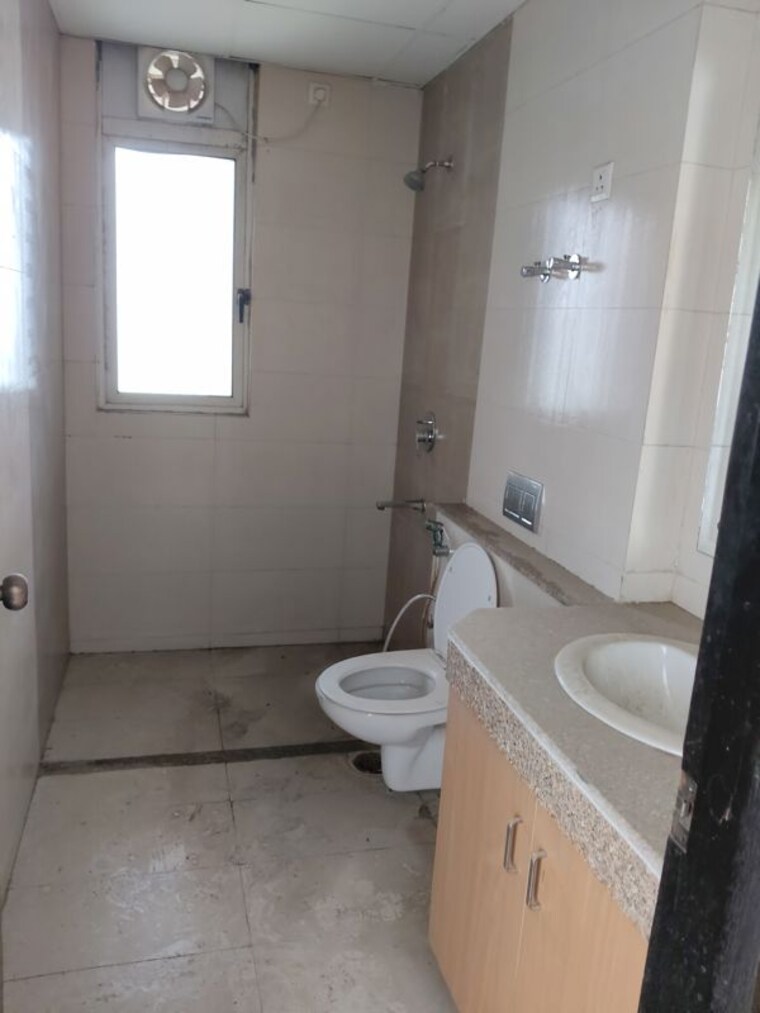 Bathroom, jaypee-kensington-heights 3 Bedroom 1650 Sq.Ft. Apartment In Sector 133 Noida 10574463