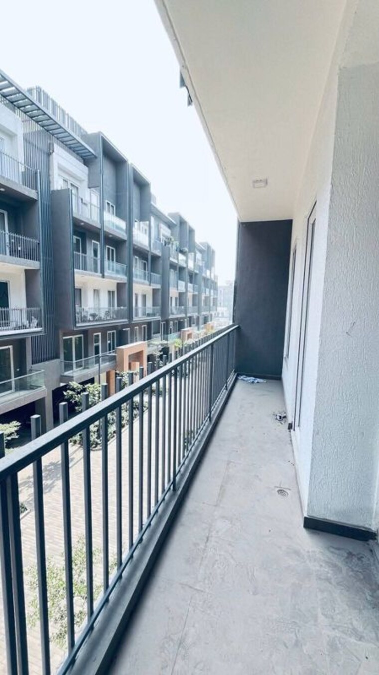 Balcony, smart-world-orchard 3 Bedroom 1680 Sq.Ft. Apartment In Sector 61 Gurgaon 10574482